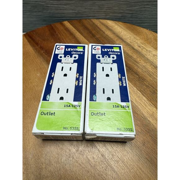 Leviton Outlets Lot Of 5 - White - Picture 6 of 7